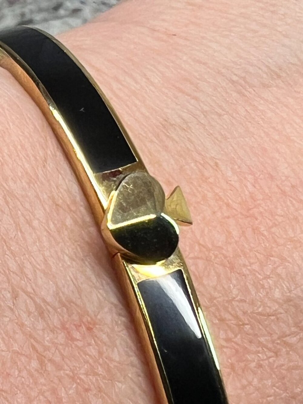 NWT Kate Spade New York Spot The Spade Gold & Black Enamel Hinged Bangle